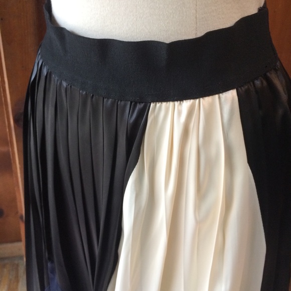 *SOLD* Le Lis Patchwork Pleated Formal Maxi Skirt - Picture 5 of 8